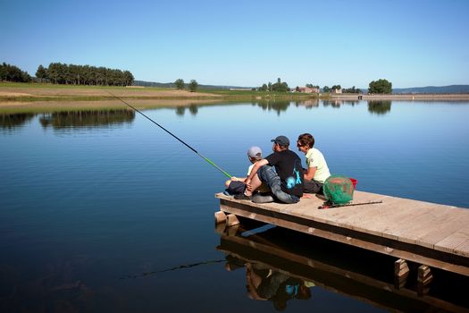 Initiation pêche en famille à Favières